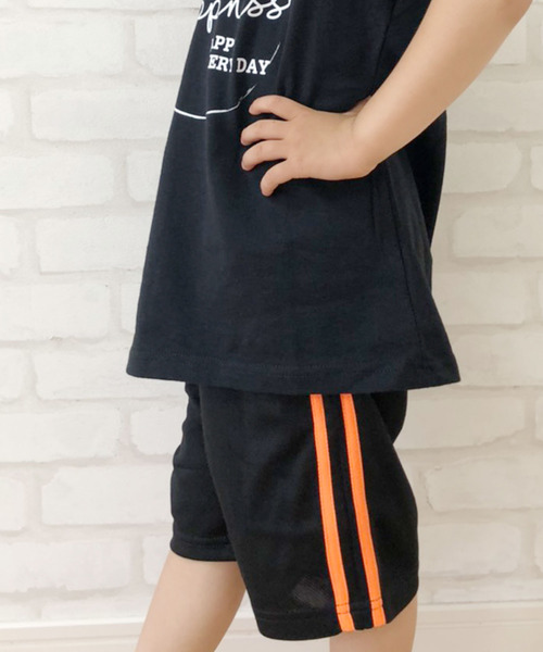 THE CASUAL（カジュアル）の「吸汗速乾2本ラインハーフパンツ キッズ（その他パンツ・キッズ・ブラック系その他/ブラック/イエロー/オレンジ/ネイビー/ブラック系その他2・120cm/130cm/140cm/110cm/150cm/160cm）」の4枚目の写真