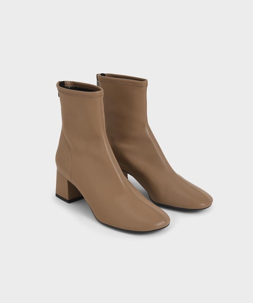 CHARLES & KEITH（チャールズ & キース）の「ステッチトリム ブロックヒールアンクルブーツ / Stitch-Trim Block Heel Ankle Boots（ブーツ・レディース・ブラック/ブラウン・22.5cm/23cm/23.5cm/24.5cm/25cm/25.5cm）」の10枚目の写真