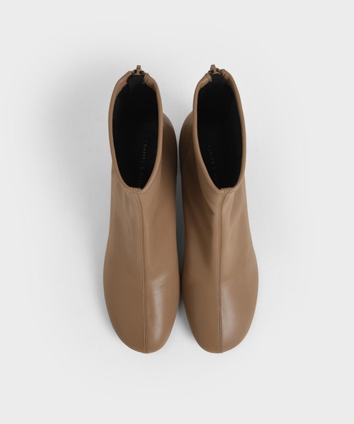 CHARLES & KEITH（チャールズ & キース）の「ステッチトリム ブロックヒールアンクルブーツ / Stitch-Trim Block Heel Ankle Boots（ブーツ・レディース・ブラック/ブラウン・22.5cm/23cm/23.5cm/24.5cm/25cm/25.5cm）」の13枚目の写真