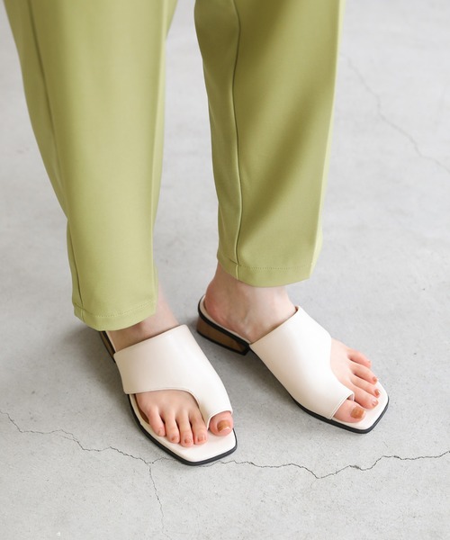 select MOCA（セレクトモカ）の「フェイクレザートングサンダル（サンダル・レディース・ブラック/グリーン/アイボリー/ダークブラウン・SMALL/MEDIUM/LARGE）」の5枚目の写真