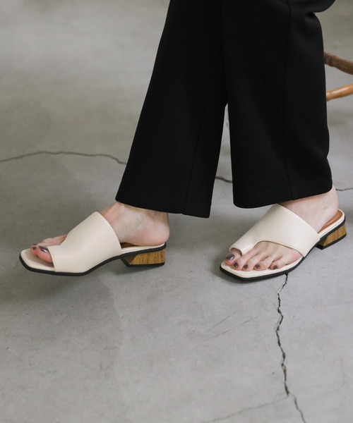 select MOCA（セレクトモカ）の「フェイクレザートングサンダル（サンダル・レディース・ブラック/グリーン/アイボリー/ダークブラウン・SMALL/MEDIUM/LARGE）」の11枚目の写真