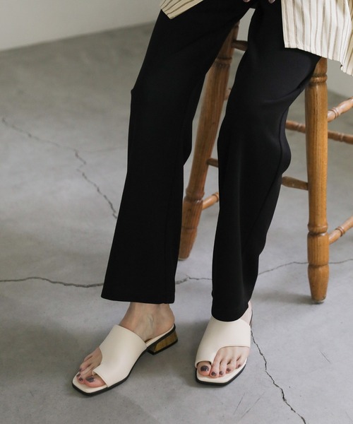 select MOCA（セレクトモカ）の「フェイクレザートングサンダル（サンダル・レディース・ブラック/グリーン/アイボリー/ダークブラウン・SMALL/MEDIUM/LARGE）」の12枚目の写真