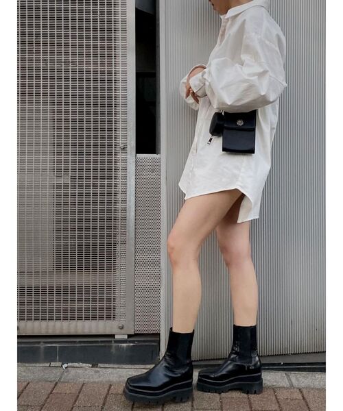 EVRIS（エヴリス）の「SLIM MICRO BAG（ショルダーバッグ・レディース・ゴールド/ブラック・FREE）」の3枚目の写真