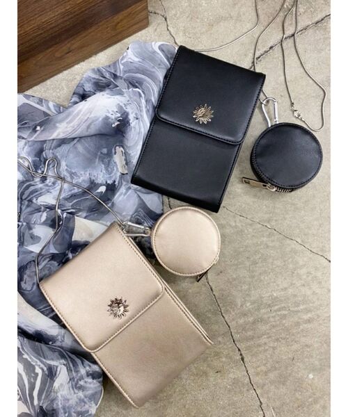 EVRIS（エヴリス）の「SLIM MICRO BAG（ショルダーバッグ・レディース・ゴールド/ブラック・FREE）」の13枚目の写真