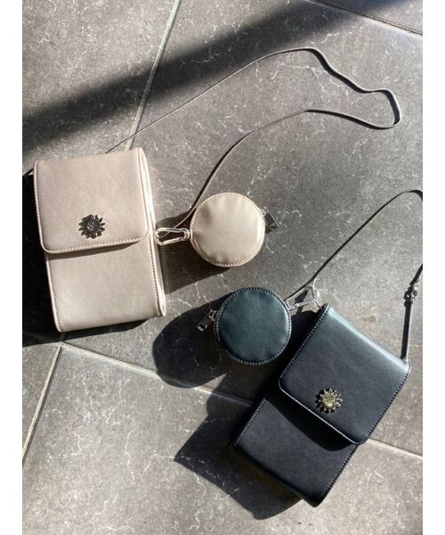 EVRIS（エヴリス）の「SLIM MICRO BAG（ショルダーバッグ・レディース・ゴールド/ブラック・FREE）」の14枚目の写真