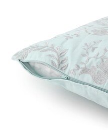 LAURA ASHLEY（ローラアシュレイ）の「ボタニカル刺しゅう