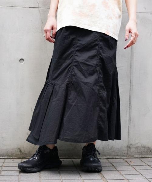 AVIREX（アヴィレックス）の「タイダイ イレギュラースカート/ TIE-DYED IRREGULAR SKIRT（スカート・レディース・ブラック/オフホワイト・FREE/SMALL/MEDIUM）」の10枚目の写真