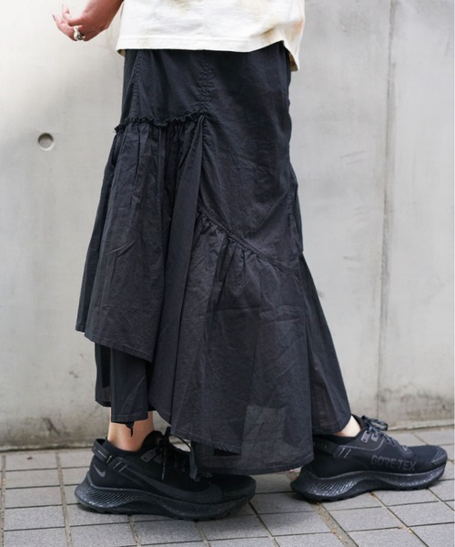 AVIREX（アヴィレックス）の「タイダイ イレギュラースカート/ TIE-DYED IRREGULAR SKIRT（スカート・レディース・ブラック/オフホワイト・FREE/SMALL/MEDIUM）」の17枚目の写真