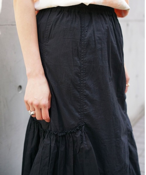 AVIREX（アヴィレックス）の「タイダイ イレギュラースカート/ TIE-DYED IRREGULAR SKIRT（スカート・レディース・ブラック/オフホワイト・FREE/SMALL/MEDIUM）」の5枚目の写真