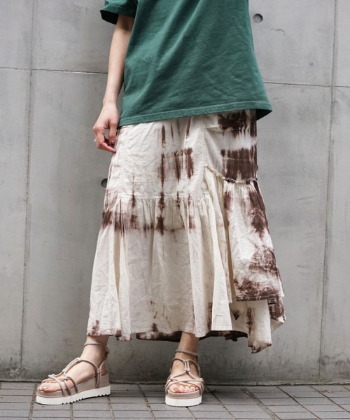 AVIREX（アヴィレックス）の「タイダイ イレギュラースカート/ TIE-DYED IRREGULAR SKIRT（スカート・レディース・ブラック/オフホワイト・FREE/SMALL/MEDIUM）」の8枚目の写真