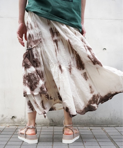 AVIREX（アヴィレックス）の「タイダイ イレギュラースカート/ TIE-DYED IRREGULAR SKIRT（スカート・レディース・ブラック/オフホワイト・FREE/SMALL/MEDIUM）」の14枚目の写真