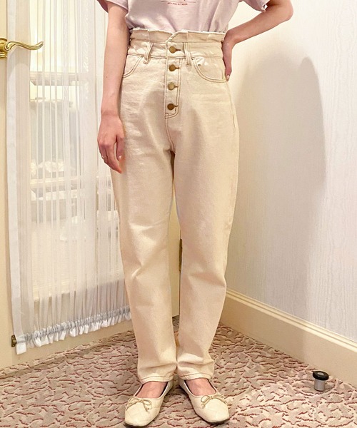 apres jour（アプレジュール）の「アプレロゴパッチテーパードデニム【ZOZOTOWN限定アイテム】【4AP】（デニムパンツ・レディース・ダークブルー/ブラック/オフホワイト/ピンク・X-LARGE/LARGE/SMALL/MEDIUM）」の2枚目の写真