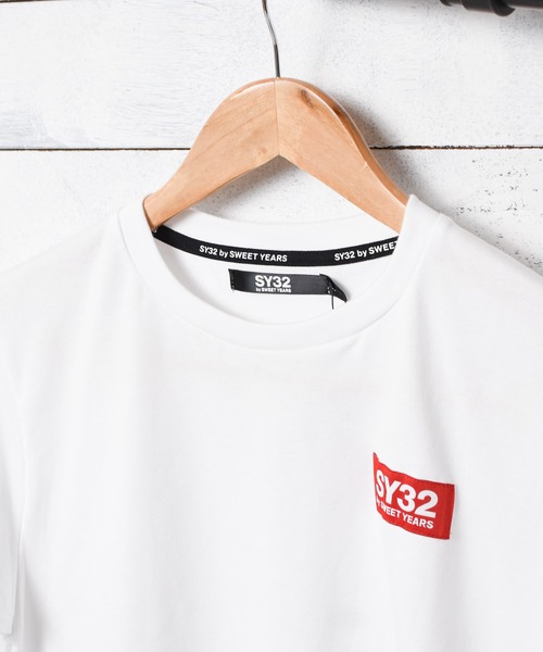 SY32 by SWEET YEARS(エスワイサーティトゥバイスィートイヤーズ)の「『SY32 by SWEET YEARS』BASIC TAG TEE(Tシャツ/カットソー・レディース・ホワイト/ブラック・SMALL/MEDIUM/X-LARGE/XX-LARGE/LARGE)」の11枚目の写真