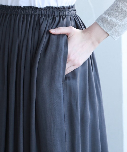 Pao de lo（パオデロ）の「サンドオリオンツイルギャザースカート（スカート・レディース・グレー/チャコールグレー/ブラック・9号/7号）」の22枚目の写真