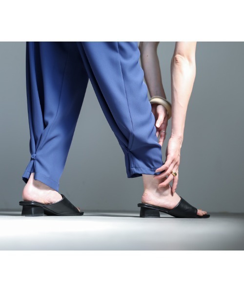 select MOCA（セレクトモカ）の「2021 SS ダブルタックコクーンパンツ（その他パンツ・レディース・ホワイト/ブラック/ブルー・FREE）」の8枚目の写真