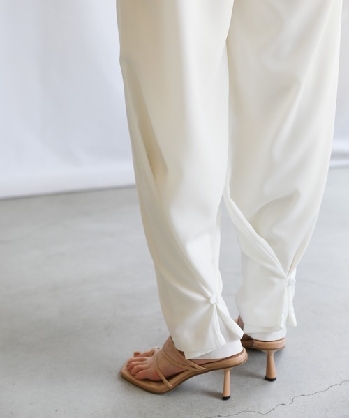 select MOCA（セレクトモカ）の「2021 SS ダブルタックコクーンパンツ（その他パンツ・レディース・ホワイト/ブラック/ブルー・FREE）」の14枚目の写真