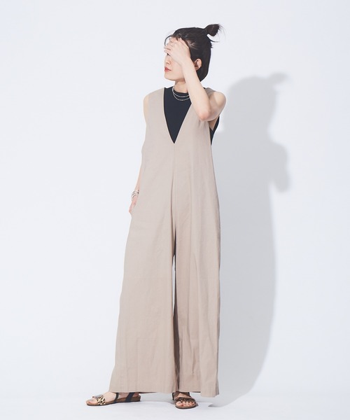 Rouge vif Anna(ルージュヴィフアンナ)の「バックタックオールインワン(つなぎ/オールインワン・レディース・サックスブルー/ベージュ/ブラック・フリー)」の3枚目の写真