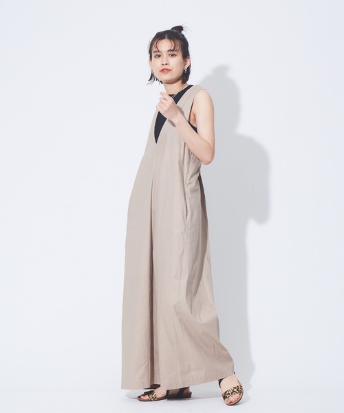 Rouge vif Anna(ルージュヴィフアンナ)の「バックタックオールインワン(つなぎ/オールインワン・レディース・サックスブルー/ベージュ/ブラック・フリー)」の4枚目の写真