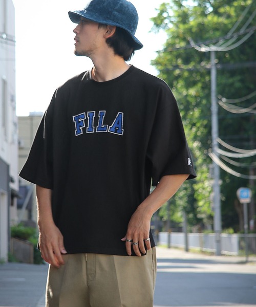 FILA（フィラ）の「【FILA】高密度 古着風ヴィンテージカレッジロゴビッグシルエット半袖Tシャツ（Tシャツ/カットソー・レディース・ホワイト×レッド/ホワイト×ブルー/ブラック×ホワイト/ブラック×ブルー/ネイビー系/ネイビー系1・MEDIUM/LARGE）」の4枚目の写真