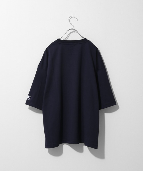 FILA（フィラ）の「【FILA】高密度 古着風ヴィンテージカレッジロゴビッグシルエット半袖Tシャツ（Tシャツ/カットソー・レディース・ホワイト×レッド/ホワイト×ブルー/ブラック×ホワイト/ブラック×ブルー/ネイビー系/ネイビー系1・MEDIUM/LARGE）」の14枚目の写真