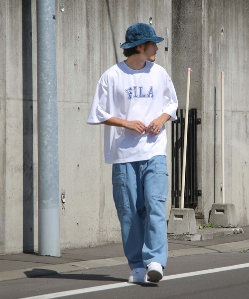 FILA（フィラ）の「【FILA】高密度 古着風ヴィンテージカレッジロゴビッグシルエット半袖Tシャツ（Tシャツ/カットソー・レディース・ホワイト×レッド/ホワイト×ブルー/ブラック×ホワイト/ブラック×ブルー/ネイビー系/ネイビー系1・MEDIUM/LARGE）」の21枚目の写真