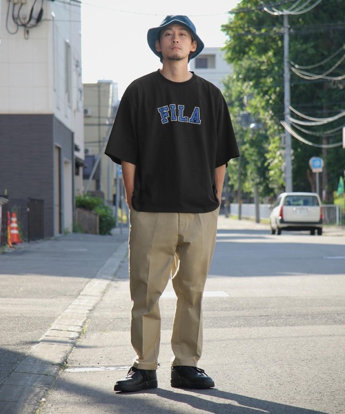 FILA（フィラ）の「【FILA】高密度 古着風ヴィンテージカレッジロゴビッグシルエット半袖Tシャツ（Tシャツ/カットソー・レディース・ホワイト×レッド/ホワイト×ブルー/ブラック×ホワイト/ブラック×ブルー/ネイビー系/ネイビー系1・MEDIUM/LARGE）」の18枚目の写真