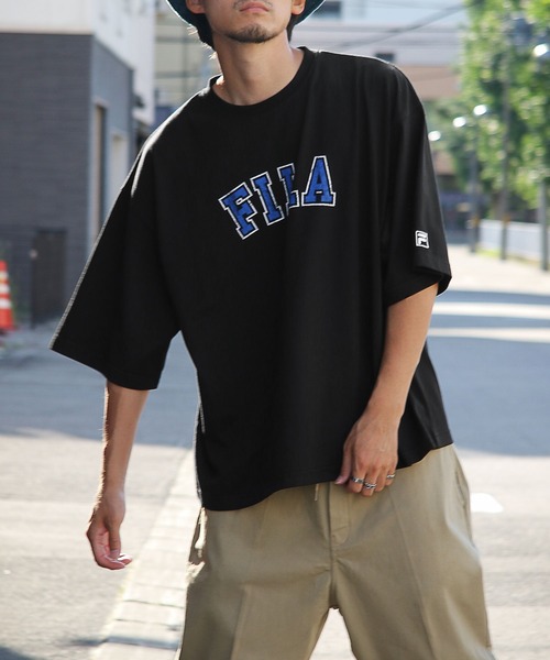 FILA（フィラ）の「【FILA】高密度 古着風ヴィンテージカレッジロゴビッグシルエット半袖Tシャツ（Tシャツ/カットソー・レディース・ホワイト×レッド/ホワイト×ブルー/ブラック×ホワイト/ブラック×ブルー/ネイビー系/ネイビー系1・MEDIUM/LARGE）」の19枚目の写真