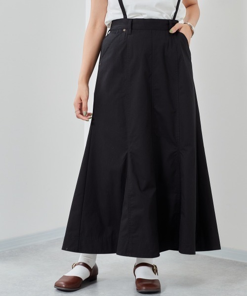 Curensology サスペンダー付きフレアスカート、黒 cepo（セポ）の「サスペンダーフレアスカート（スカート）」 - WEAR