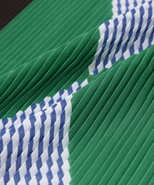 N.（N. Natural Beauty Basic）（エヌエヌナチュラルビューティーベーシック）の「キカ柄プリーツスカーフ（ストール/ショール・レディース・ブルー系その他/イエロー系その他・ﾌﾘ-）」の4枚目の写真