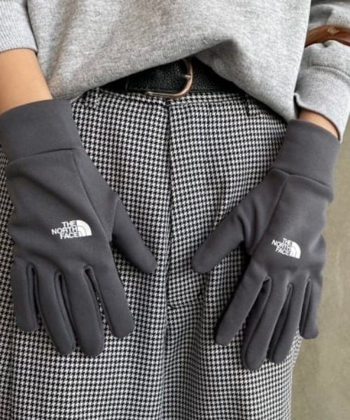 BEAMS BOY(ビームスボーイ)の「THE NORTH FACE / Women's Etip Glove(手袋・レディース・グレー/ブラック・MEDIUM)」の2枚目の写真