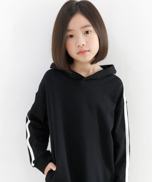 Bee des Bee(ビーデスビー)の「ライン入りパーカーワンピ(ワンピース・キッズ・グレー系その他/ラベンダー/ブルー/ブラック/ライトグレー・130cm/140cm/150cm/100cm/120cm/110cm)」の6枚目の写真