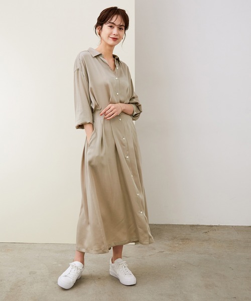 ROPE'(ロペ)の「テンセルサテンウエストタックワンピース(ワンピース・レディース・ネイビー/ブラウン・36/38)」の5枚目の写真