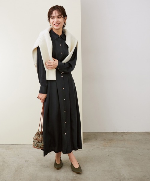 ROPE'(ロペ)の「テンセルサテンウエストタックワンピース(ワンピース・レディース・ネイビー/ブラウン・36/38)」の7枚目の写真