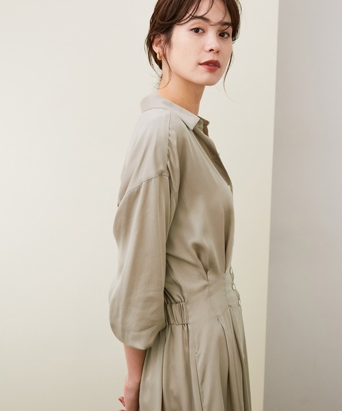 ROPE'(ロペ)の「テンセルサテンウエストタックワンピース(ワンピース・レディース・ネイビー/ブラウン・36/38)」の9枚目の写真