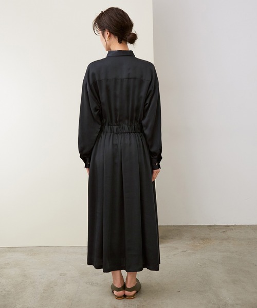 ROPE'(ロペ)の「テンセルサテンウエストタックワンピース(ワンピース・レディース・ネイビー/ブラウン・36/38)」の12枚目の写真