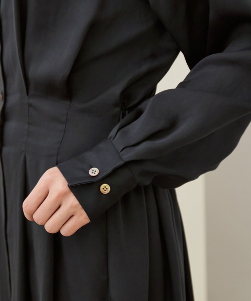 ROPE'(ロペ)の「テンセルサテンウエストタックワンピース(ワンピース・レディース・ネイビー/ブラウン・36/38)」の15枚目の写真