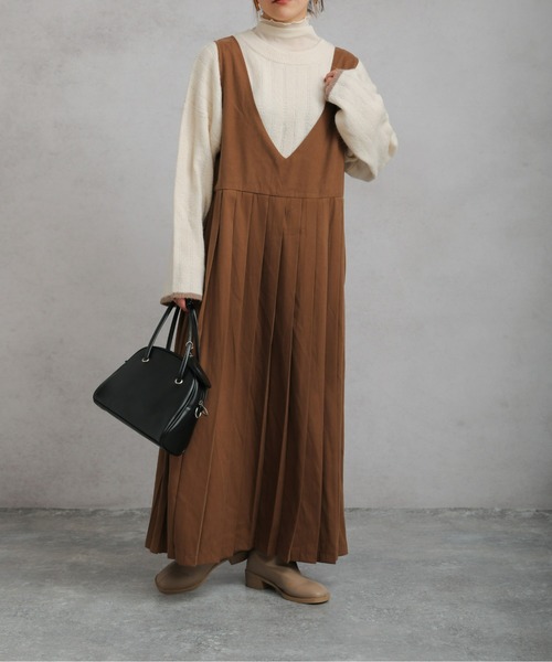 sakishimatokyo（サキシマトーキョー）の「【ZOZO限定】サキシマamp「Vネックジャンバースカート」（ジャンパースカート・レディース・ブラック/ダークブラウン/ライトブラウン・FREE）」の3枚目の写真