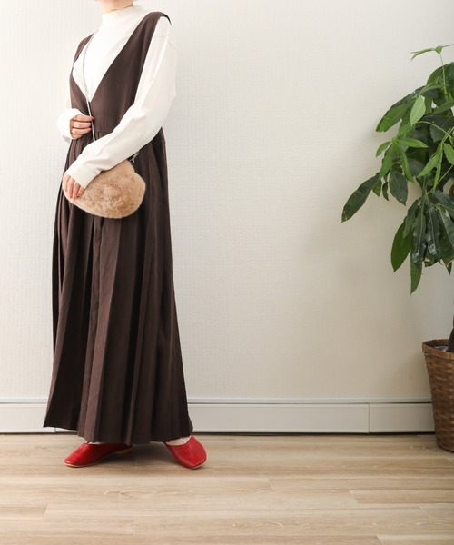 sakishimatokyo（サキシマトーキョー）の「【ZOZO限定】サキシマamp「Vネックジャンバースカート」（ジャンパースカート・レディース・ブラック/ダークブラウン/ライトブラウン・FREE）」の4枚目の写真