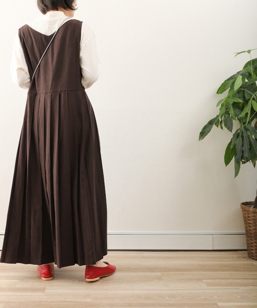 sakishimatokyo（サキシマトーキョー）の「【ZOZO限定】サキシマamp「Vネックジャンバースカート」（ジャンパースカート・レディース・ブラック/ダークブラウン/ライトブラウン・FREE）」の6枚目の写真