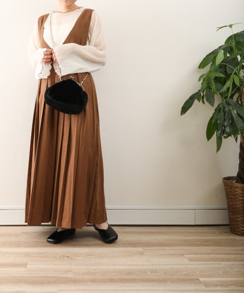 sakishimatokyo（サキシマトーキョー）の「【ZOZO限定】サキシマamp「Vネックジャンバースカート」（ジャンパースカート・レディース・ブラック/ダークブラウン/ライトブラウン・FREE）」の5枚目の写真