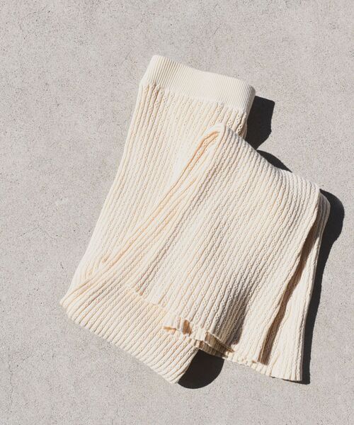 SHIPS(シップス)の「〈手洗い可能〉アイレットリブニットレギンスパンツ(レギンス/スパッツ・レディース・イエロー系その他2/ナチュラル/ブラック・ONE SIZE)」の3枚目の写真