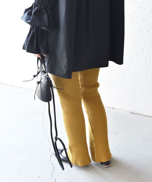 SHIPS(シップス)の「〈手洗い可能〉アイレットリブニットレギンスパンツ(レギンス/スパッツ・レディース・イエロー系その他2/ナチュラル/ブラック・ONE SIZE)」の1枚目の写真