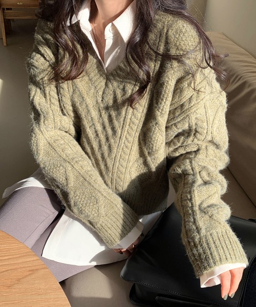 Girly Doll（ガーリードール）の「ケーブル編みクロップドニット（ニット/セーター・レディース・グレー/オフホワイト/グリーン/モカ・FREE）」の8枚目の写真
