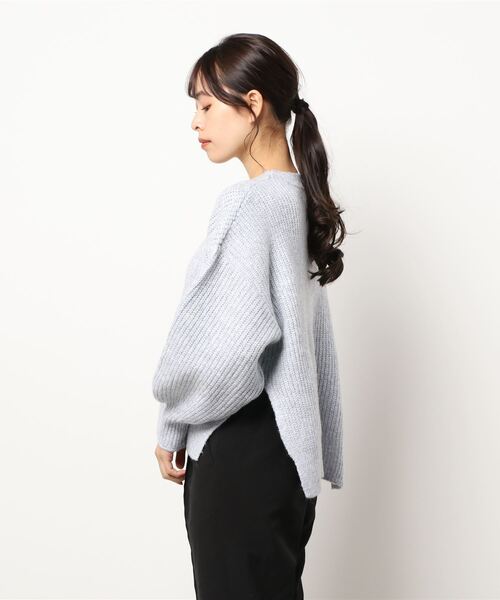 HONEYSUCKLE ROSE（ハニーサックルローズ）の「【HONEYSUCKLE ROSE】サイドスリットニット（ニット/セーター・レディース・グリーン/ライトグレー/ベージュ・M/L）」の4枚目の写真