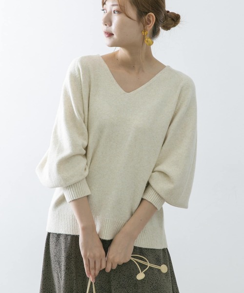 URBAN RESEARCH ROSSO（アーバンリサーチロッソ）の「ボリュームスリーブハイゲージニット（ニット/セーター・レディース・オフホワイト/キャメル/ライトブルー・FREE）」の2枚目の写真