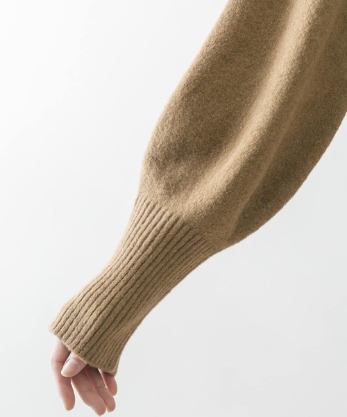 URBAN RESEARCH ROSSO（アーバンリサーチロッソ）の「ボリュームスリーブハイゲージニット（ニット/セーター・レディース・オフホワイト/キャメル/ライトブルー・FREE）」の22枚目の写真