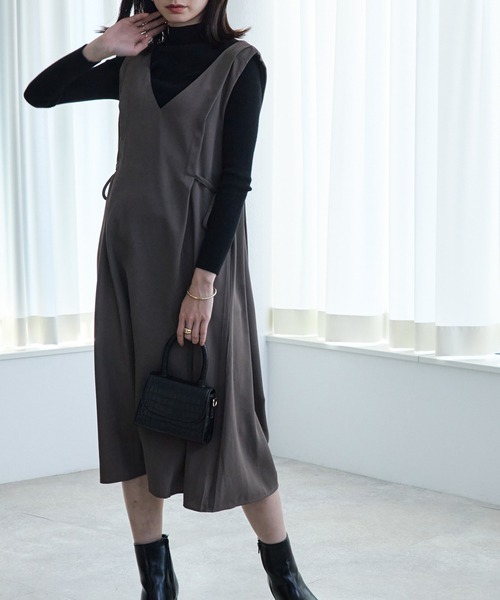 ECRIRE（エクリール）の「ｻｲﾄﾞﾘﾎﾞﾝVﾈｯｸﾛﾝｸﾞﾜﾝﾋﾟｰｽ（ベスト・レディース・ブラック/ネイビー/ベージュ・M）」の10枚目の写真