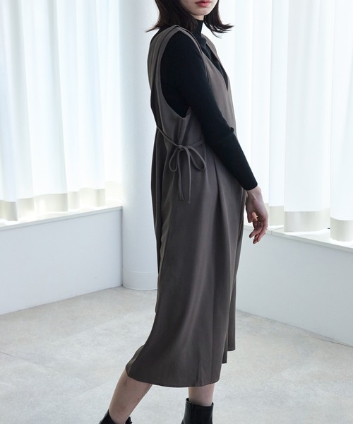 ECRIRE（エクリール）の「ｻｲﾄﾞﾘﾎﾞﾝVﾈｯｸﾛﾝｸﾞﾜﾝﾋﾟｰｽ（ベスト・レディース・ブラック/ネイビー/ベージュ・M）」の13枚目の写真