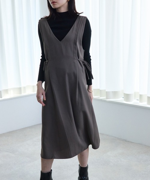 ECRIRE（エクリール）の「ｻｲﾄﾞﾘﾎﾞﾝVﾈｯｸﾛﾝｸﾞﾜﾝﾋﾟｰｽ（ベスト・レディース・ブラック/ネイビー/ベージュ・M）」の14枚目の写真