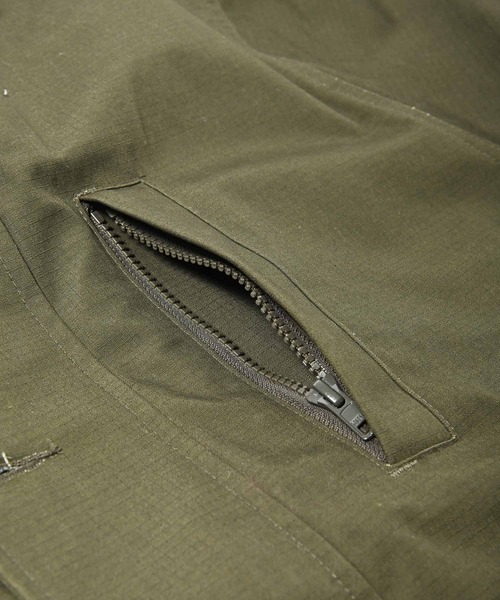 Carhartt WIP（カーハートダブリューアイピー）の「Carhartt WIP(カーハート ワークインプログレス) VERNON フード付きミリタリージャケット（ミリタリージャケット・メンズ・カーキ/チャコール・M/L）」の15枚目の写真